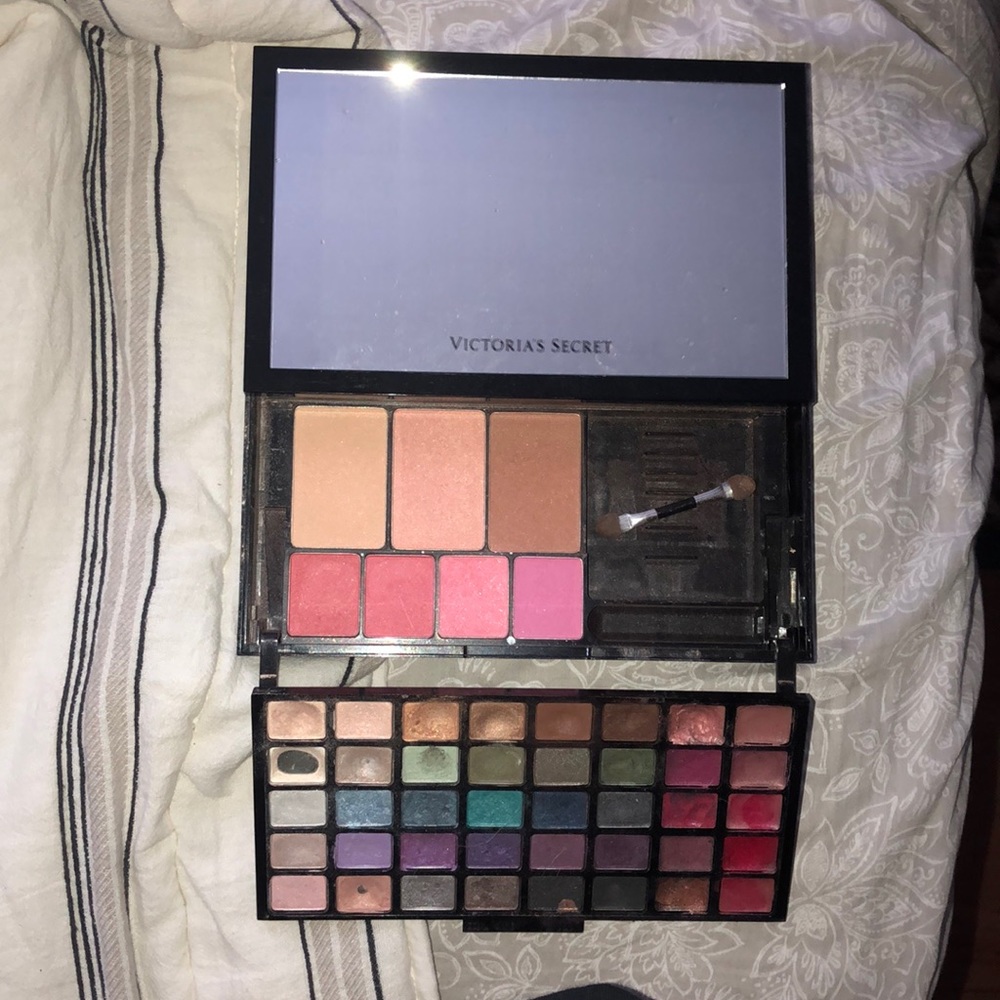 Lipstick, eyeshadow, blush, bronzer  Pallet